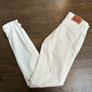 Levi’s white distressed size 25